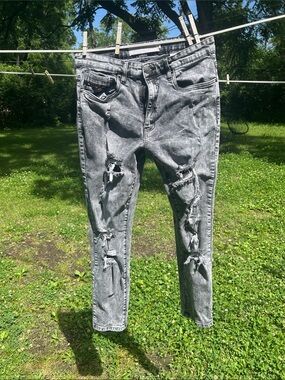 Akademiks Men's Distressed Grey Washed Jeans - Slim Fit 32x30